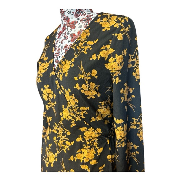 Rihoas Maxi wrap dress - Picture 3 of 9